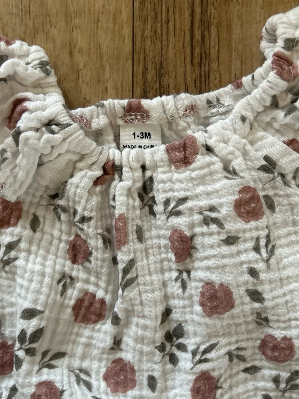 SHEIN White Baby Muslin Romper with Dusty Rose Floral Print size 1-3 months